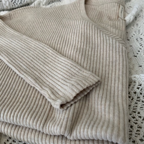 Traverse Sweater The Group Babaton - Picture 3 of 4